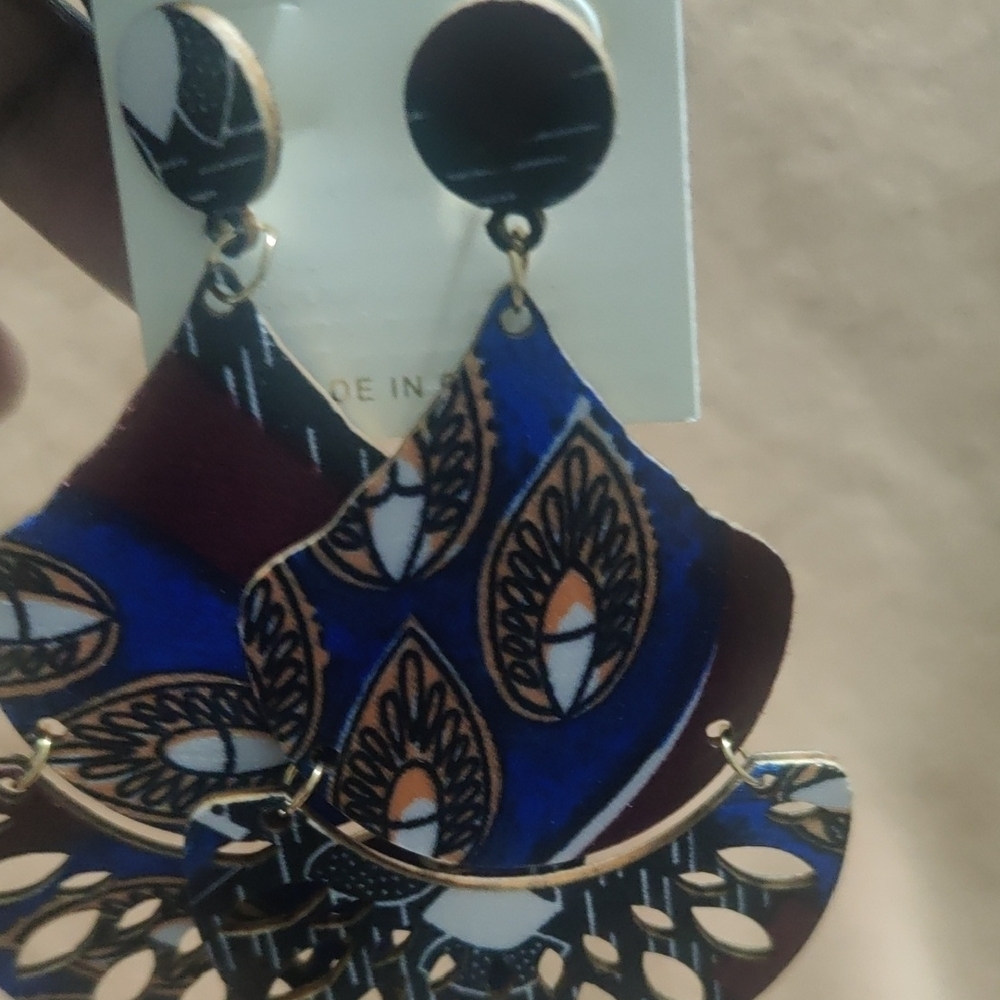 💕5 For 25 💕Blue and Gold Leaf Earrings - Picture 6 of 7